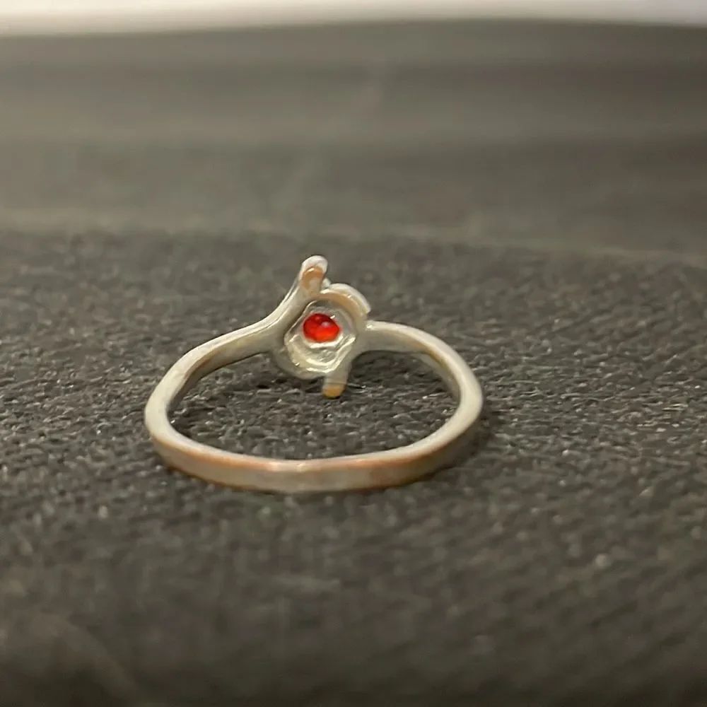 Thin ring with a red gem - Picture 4 of 6
